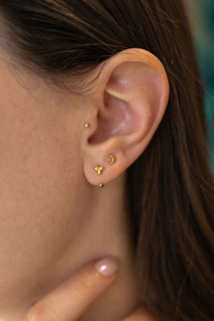 Three Dot Huggie Hoop Earrings in Gold